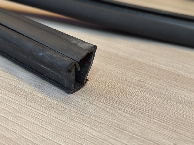 Уплотнитель стекла двери