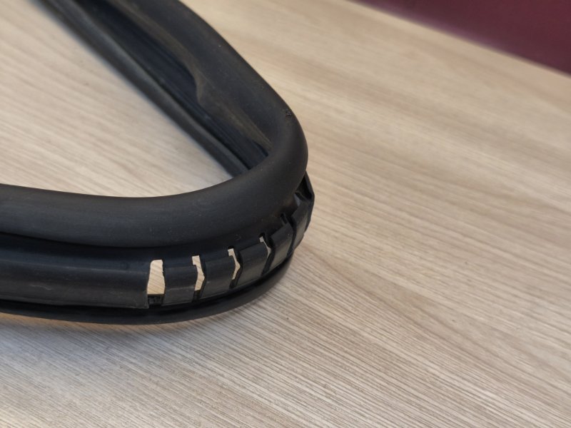 Уплотнитель стекла двери