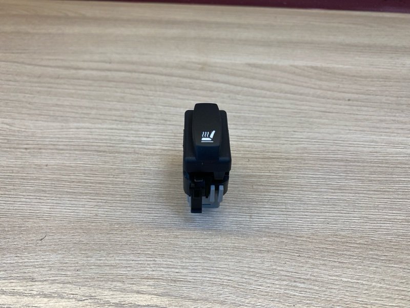 Кнопка обогрева сидений