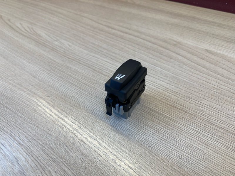 Кнопка обогрева сидений