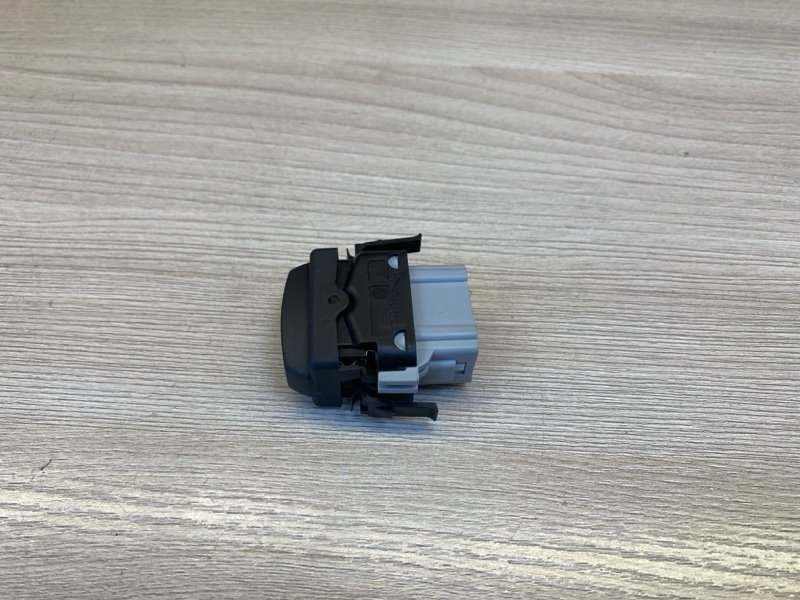 Кнопка обогрева сидений