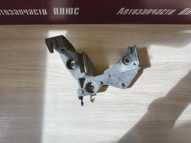 Кронштейн генератора