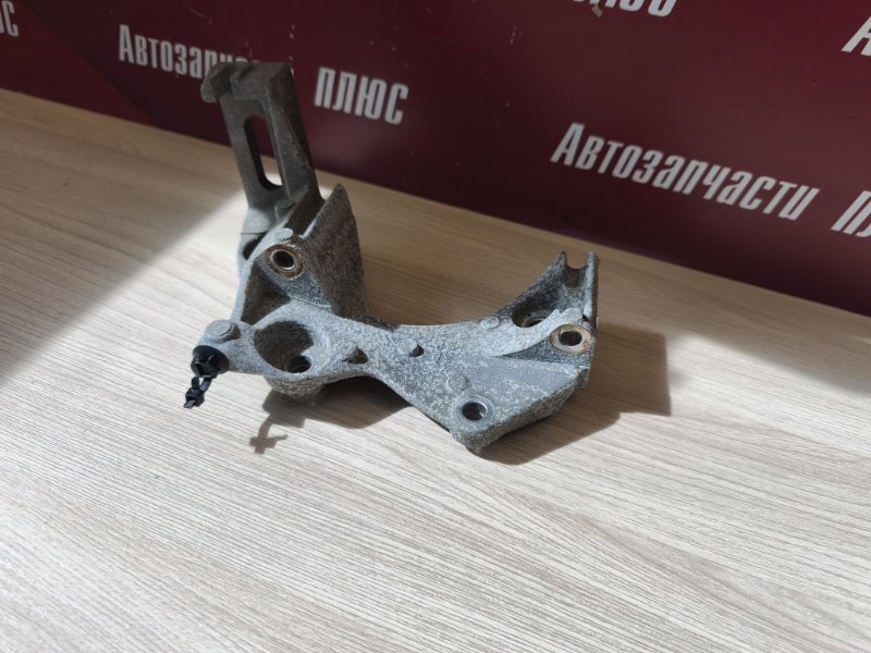 Кронштейн генератора