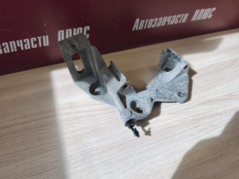 Кронштейн генератора