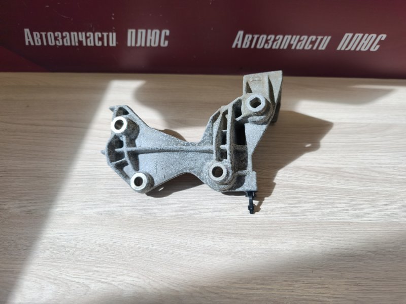 Кронштейн генератора