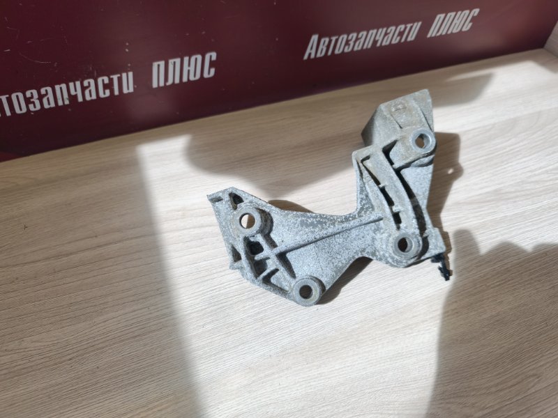 Кронштейн генератора