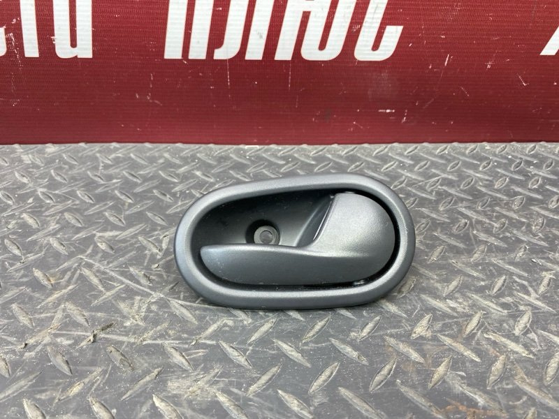 Внутренняя  ручка двери