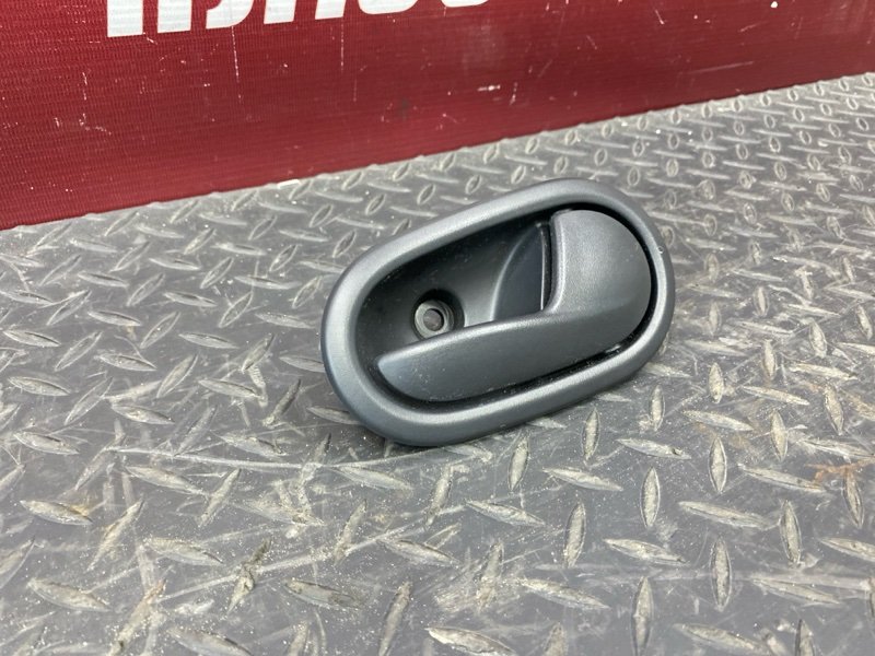 Внутренняя  ручка двери