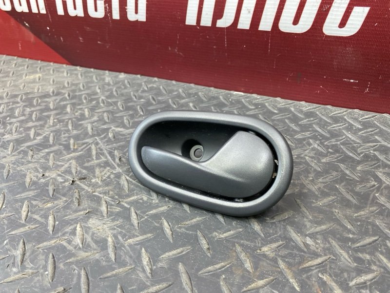 Внутренняя  ручка двери