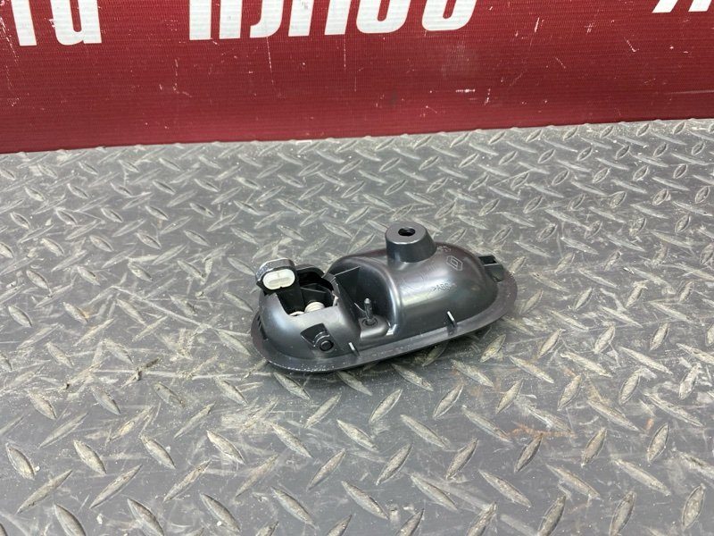 Внутренняя  ручка двери