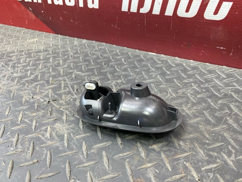 Внутренняя  ручка двери