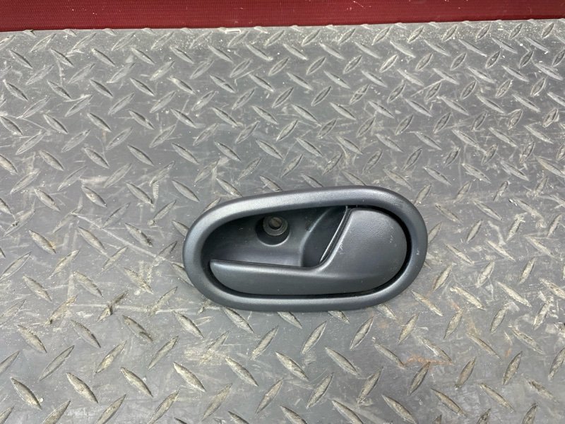 Внутренняя  ручка двери