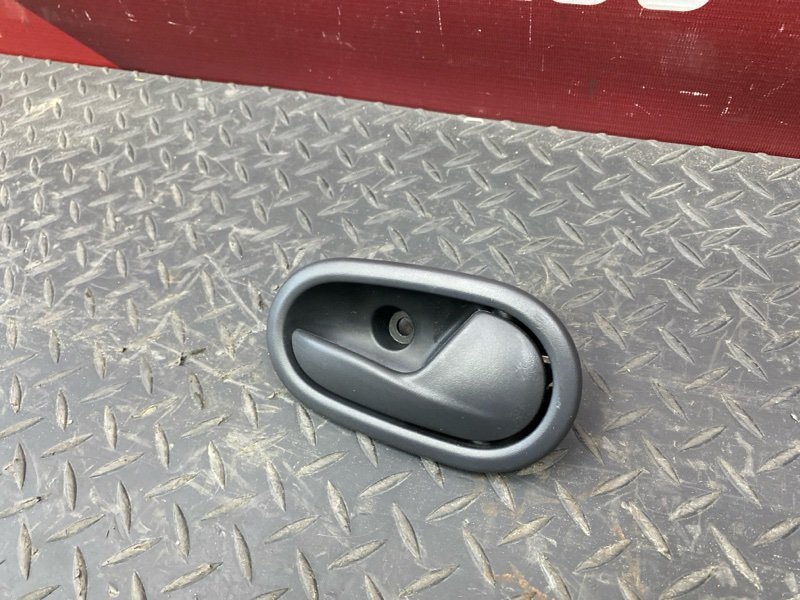 Внутренняя  ручка двери