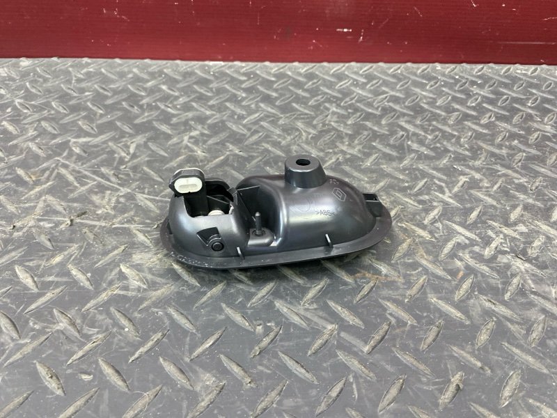 Внутренняя  ручка двери