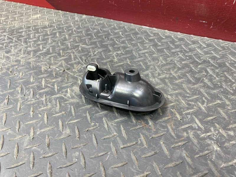 Внутренняя  ручка двери