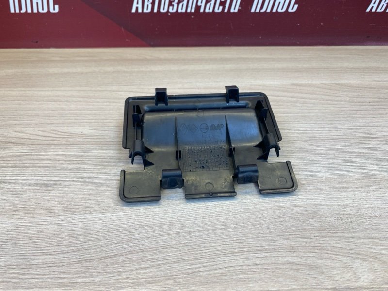 Накладка крышки багажника