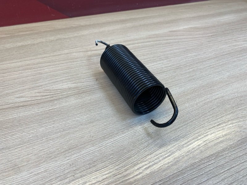 Пружина крышки багажника