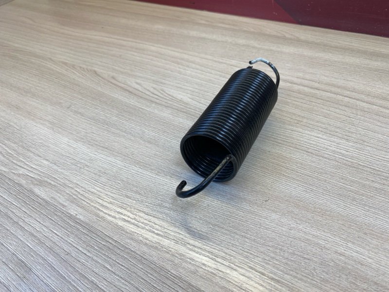 Пружина крышки багажника