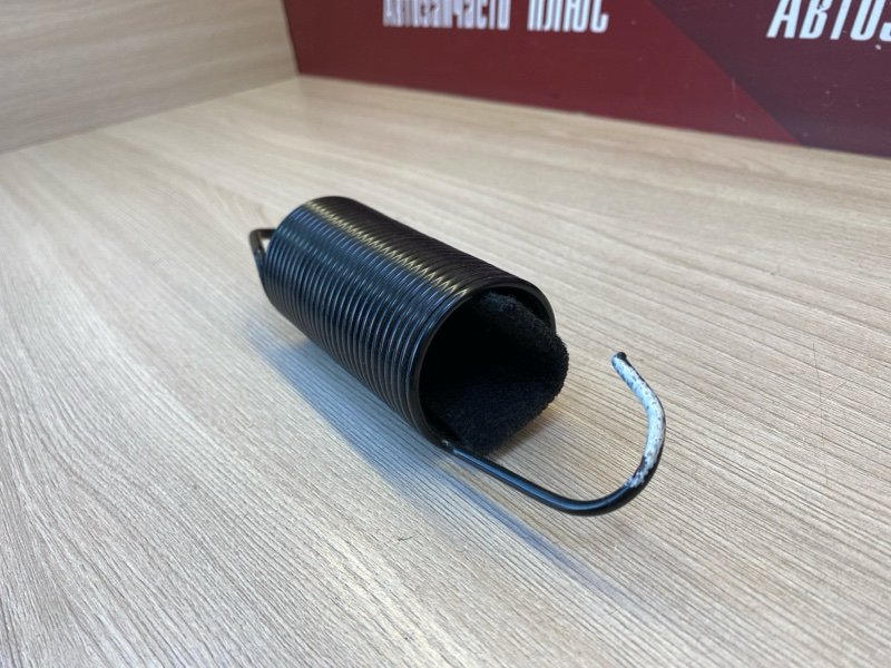 Пружина крышки багажника