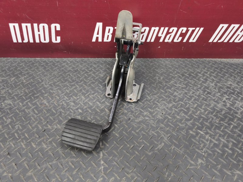 Педаль тормоза