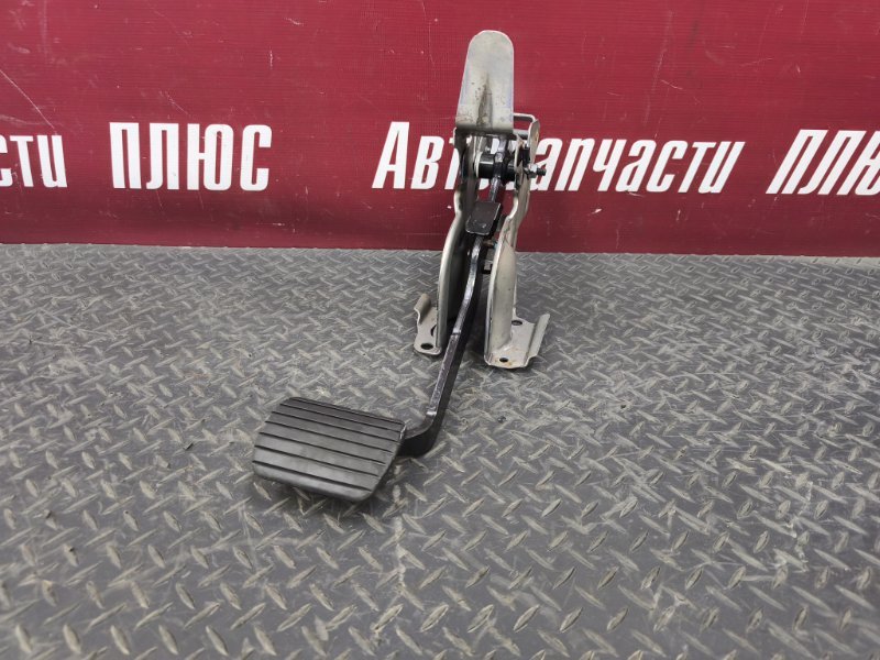 Педаль тормоза