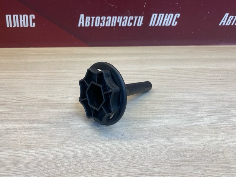 Крепление запасного колеса