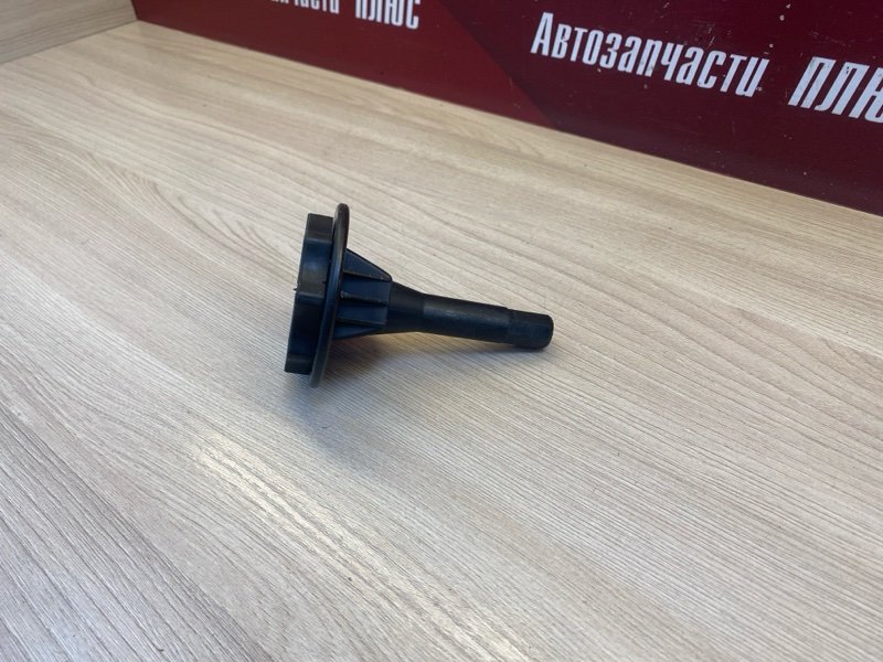 Крепление запасного колеса