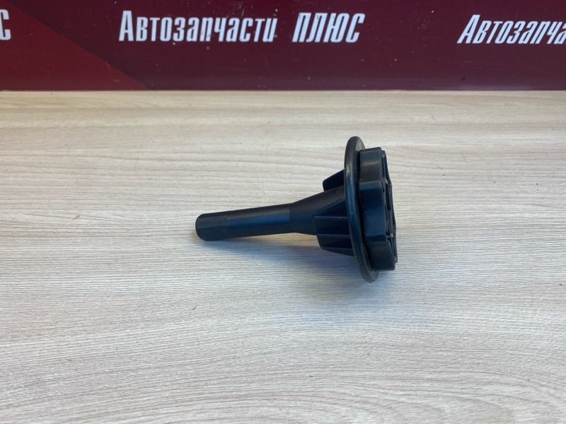 Крепление запасного колеса