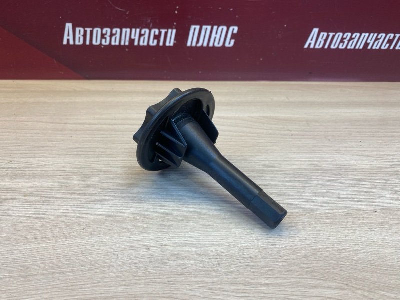 Крепление запасного колеса