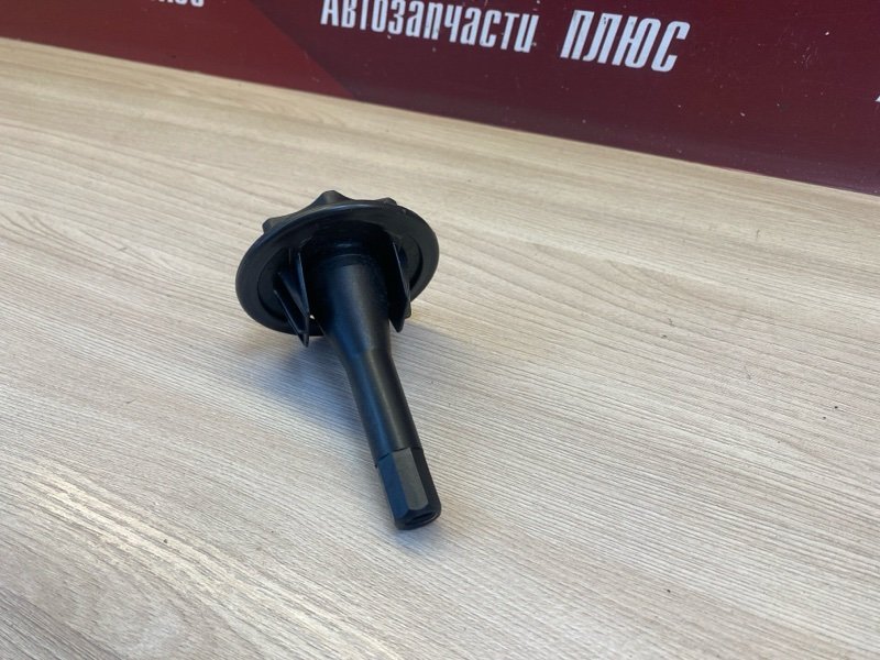 Крепление запасного колеса