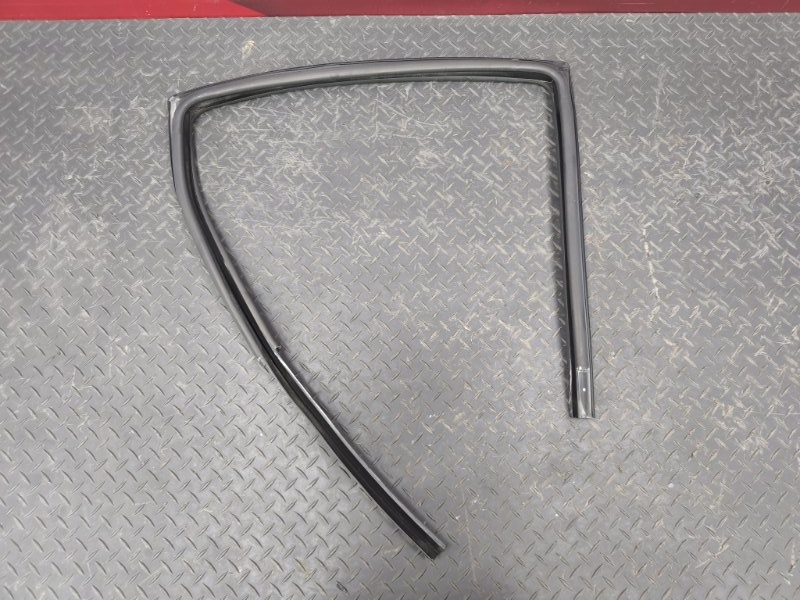 Уплотнитель стекла двери