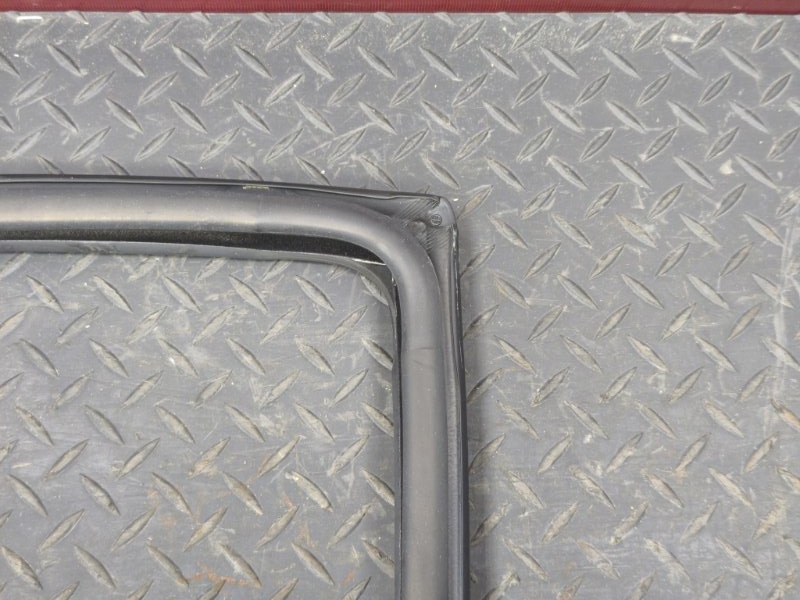 Уплотнитель стекла двери