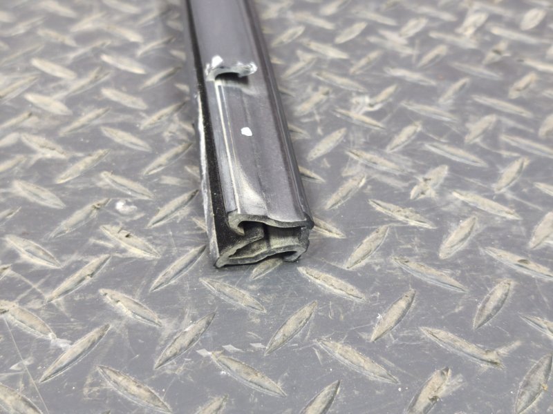 Уплотнитель стекла двери