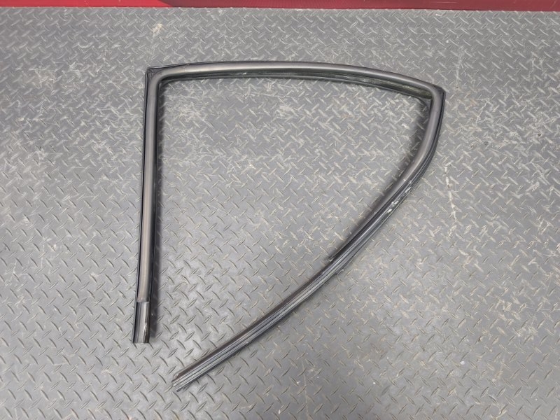 Уплотнитель стекла двери