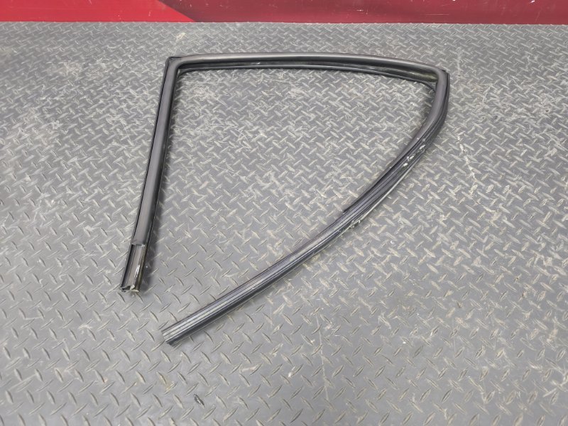 Уплотнитель стекла двери