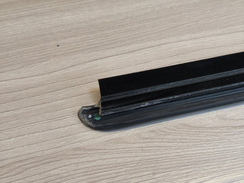 Уплотнитель стекла двери внешний