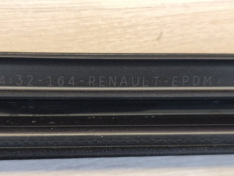 Уплотнитель стекла двери внутренний