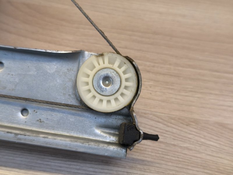 Стеклоподъемник    двери