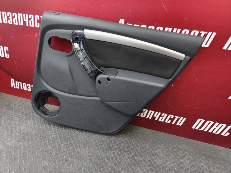 Обшивка боковой двери