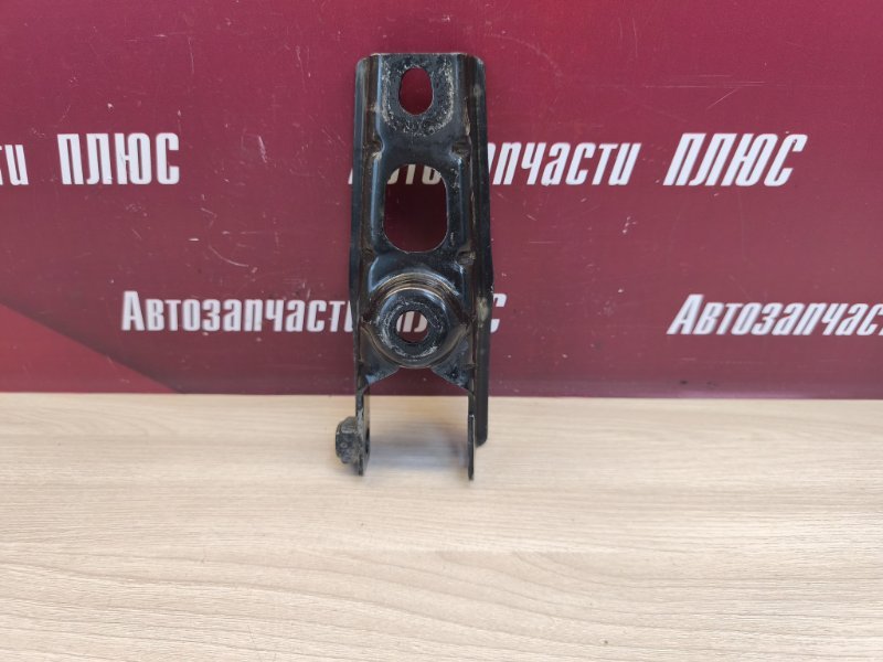 Кронштейн опоры двигателя