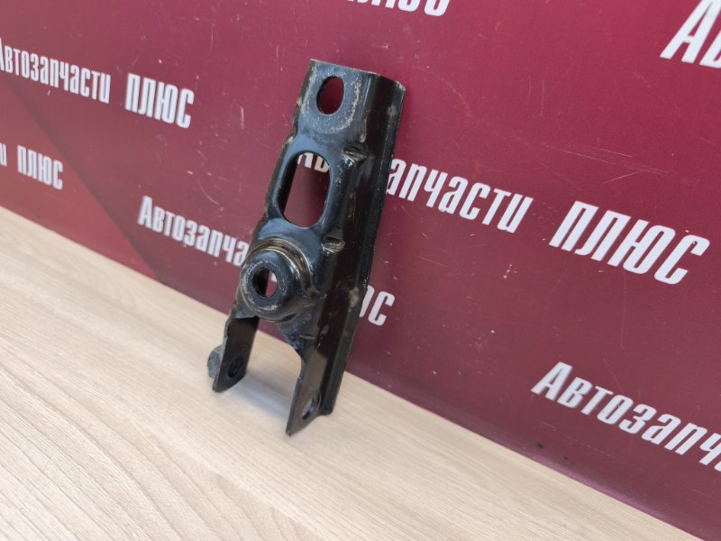 Кронштейн опоры двигателя