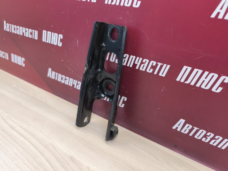 Кронштейн опоры двигателя