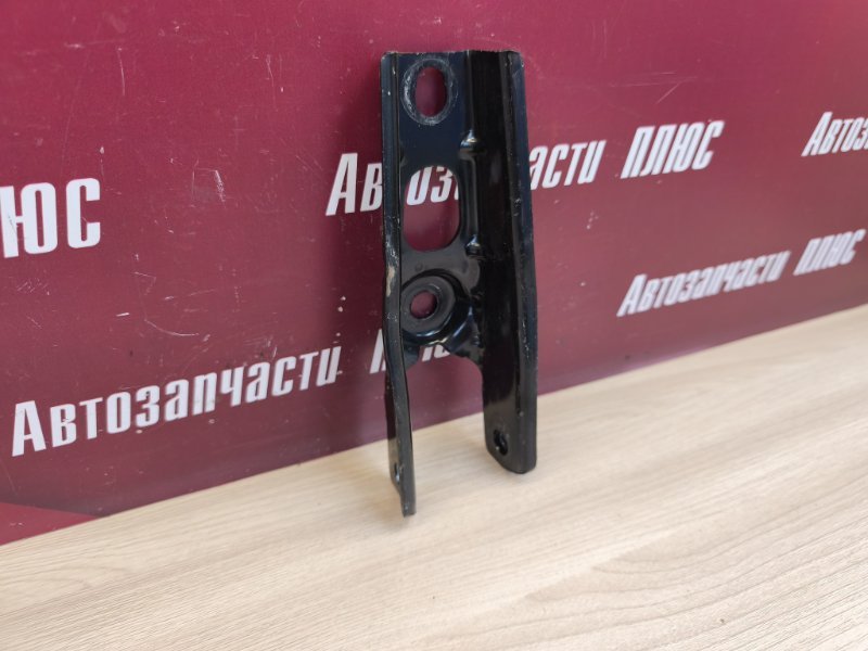 Кронштейн опоры двигателя