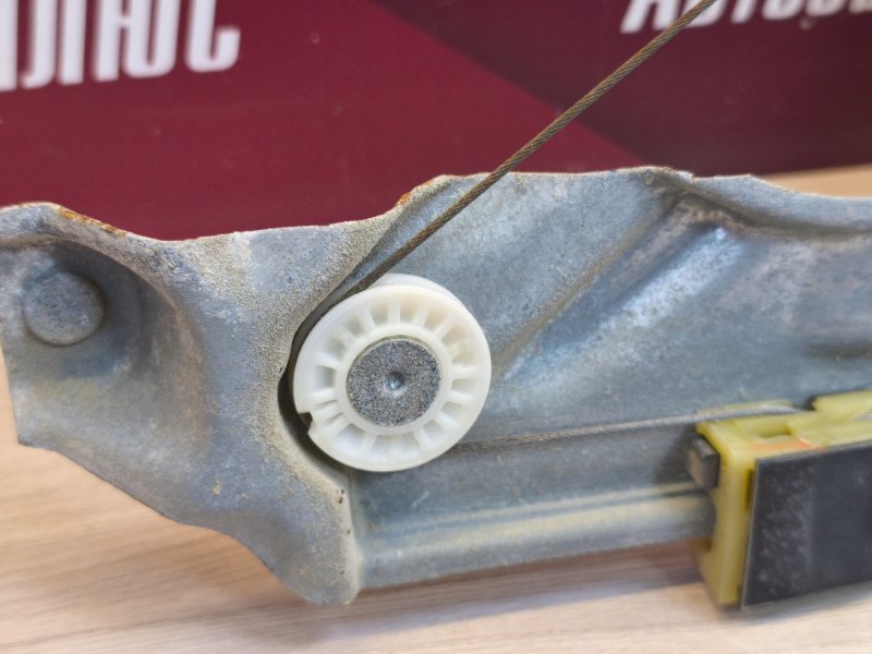 Стеклоподъемник    двери