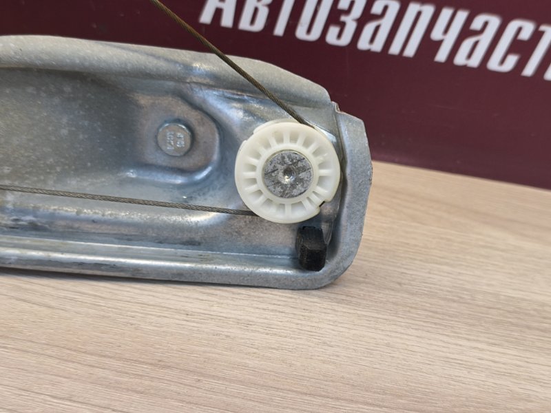 Стеклоподъемник    двери