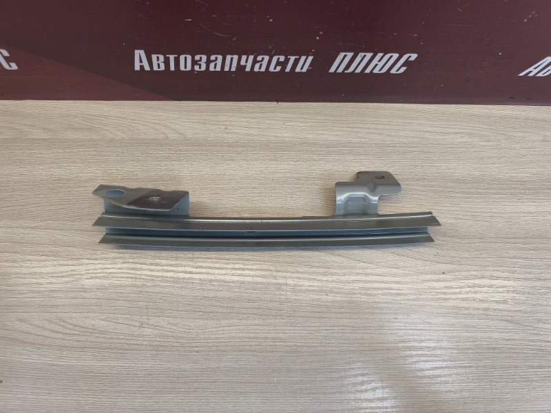 Направляющая стекла двери