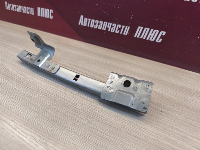 Направляющая стекла двери