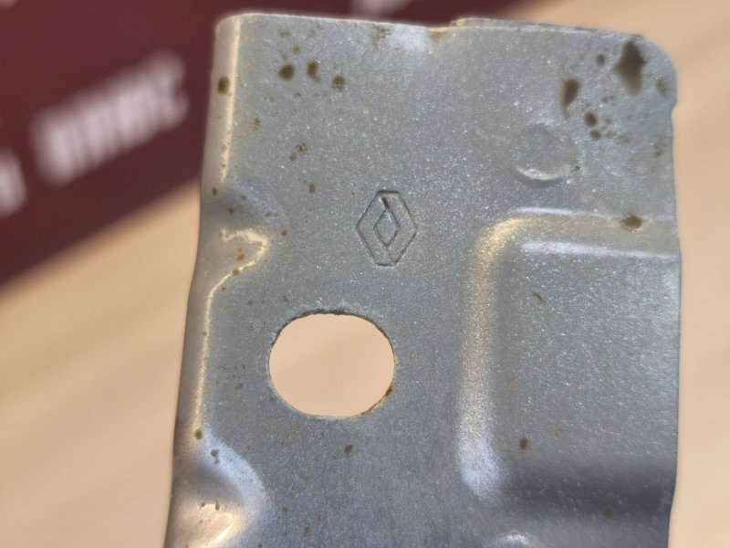 Направляющая стекла двери