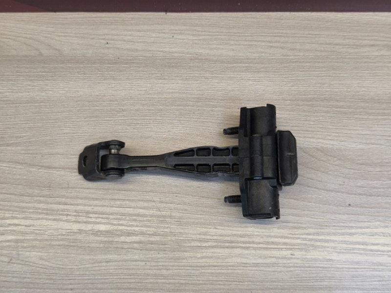 Ограничитель двери