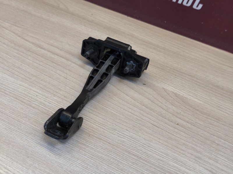 Ограничитель двери